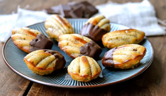 Sugarfree Madeleine Cakes with Almond flour, Applesauce and Apricots