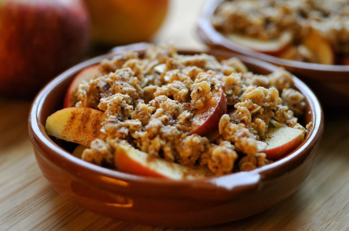 Apple Crumble with almonds | www.karlasnordickitchen.com