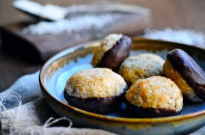 healthy Coconut macaroons | www.karlasnordickitchen.com