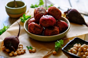 Beetroot falafels | www.karlasnordickitchen.com