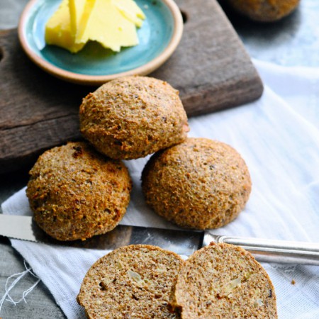 Low carb bread rolls with cinnamon | www.karlasnordickitchen.com