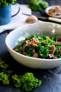 Easy kale salad recipe with bacon| www.karlasnordickitchen.com