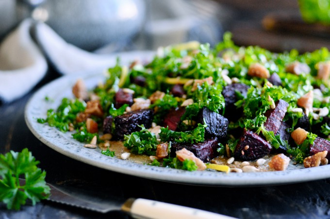 Kale salad with beets| www.karlasnordickitchen.com