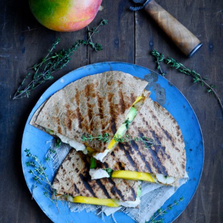 Quesadilla with chicken and cheese | www.karlasnordickitchen.com