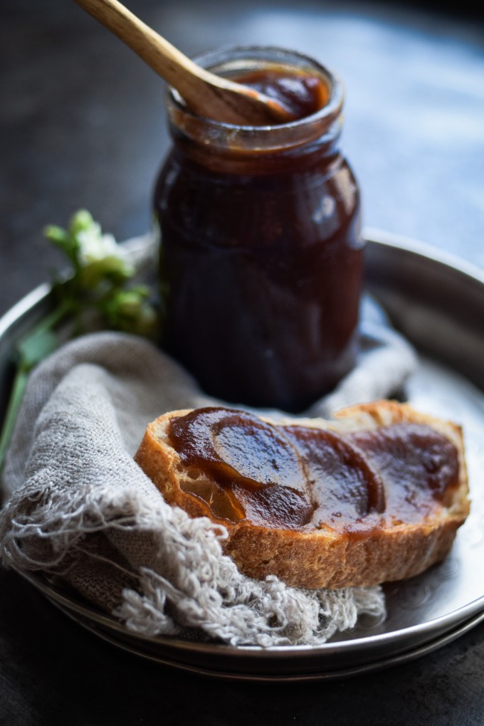 Slow cooker apple butter recipe with christmas flavors